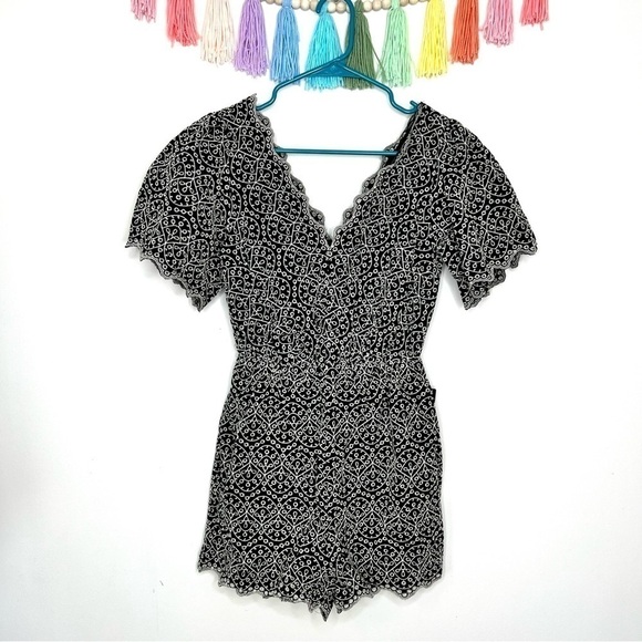 Express Boho Western Embroidered Eyelet Scallop Short Sleeve Romper Size XS - Picture 16 of 16